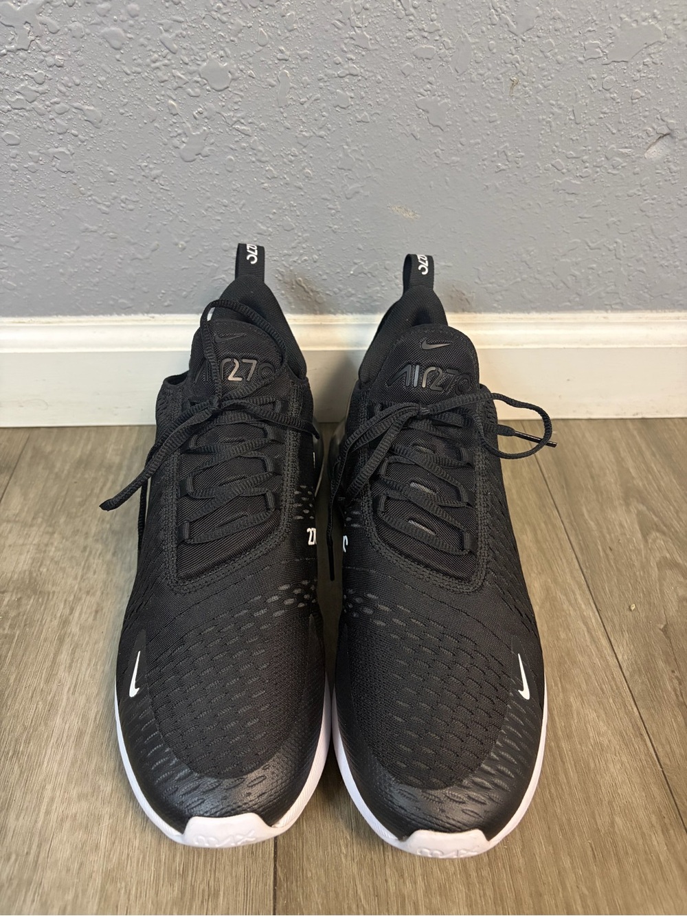 Men’s Nike Air Max 270 Black/White Sneakers Size 11.5